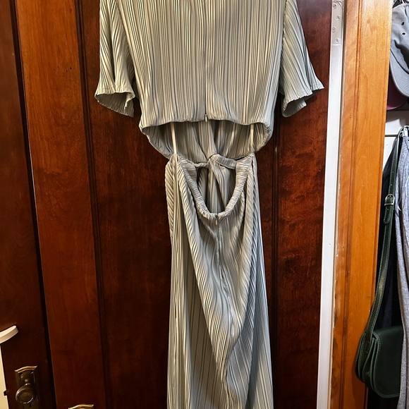 Who What Wear Plisse Midi Cut-out Dress - Picture 6 of 6